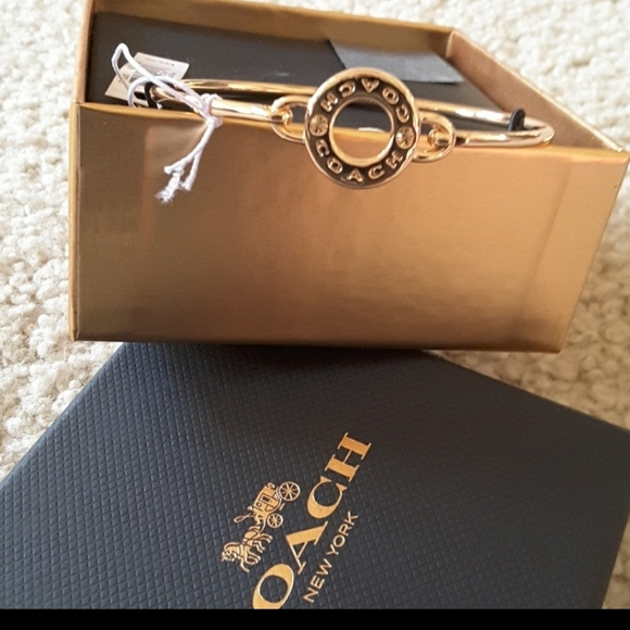 New Coach Gold Open Circle Pave Hook Bangle Bracelet - Picture 3 of 9